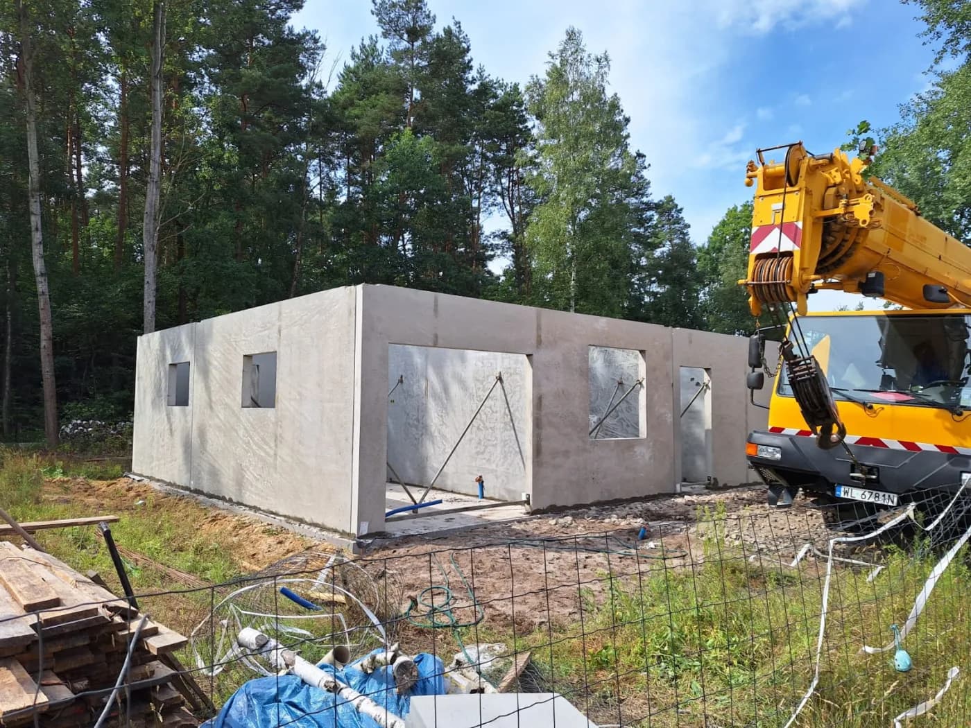 Dom jednorodzinny w Glinie — ściany prefabrykowane — Glina