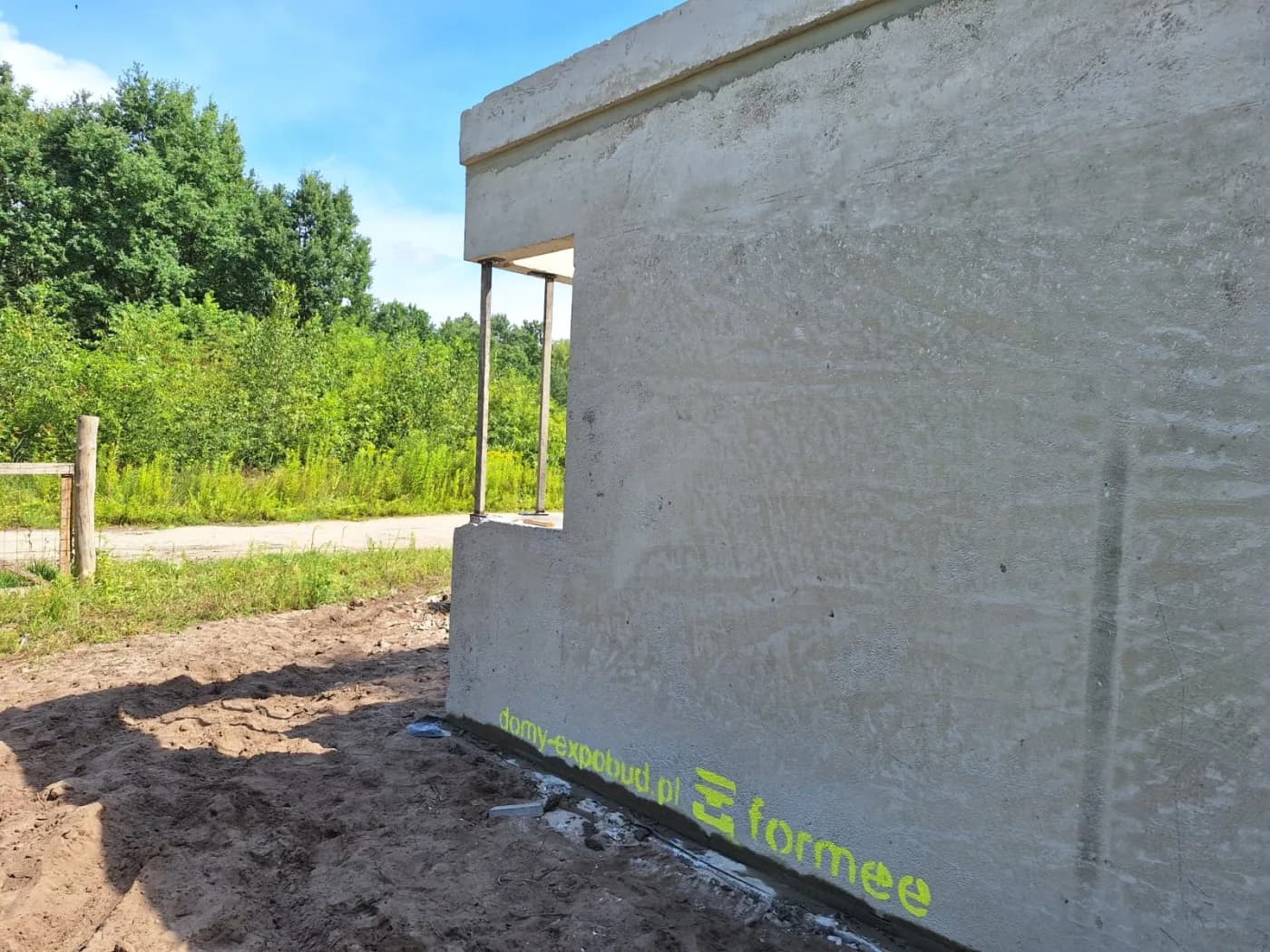 Dom jednorodzinny w Glinie — ściany prefabrykowane — Glina