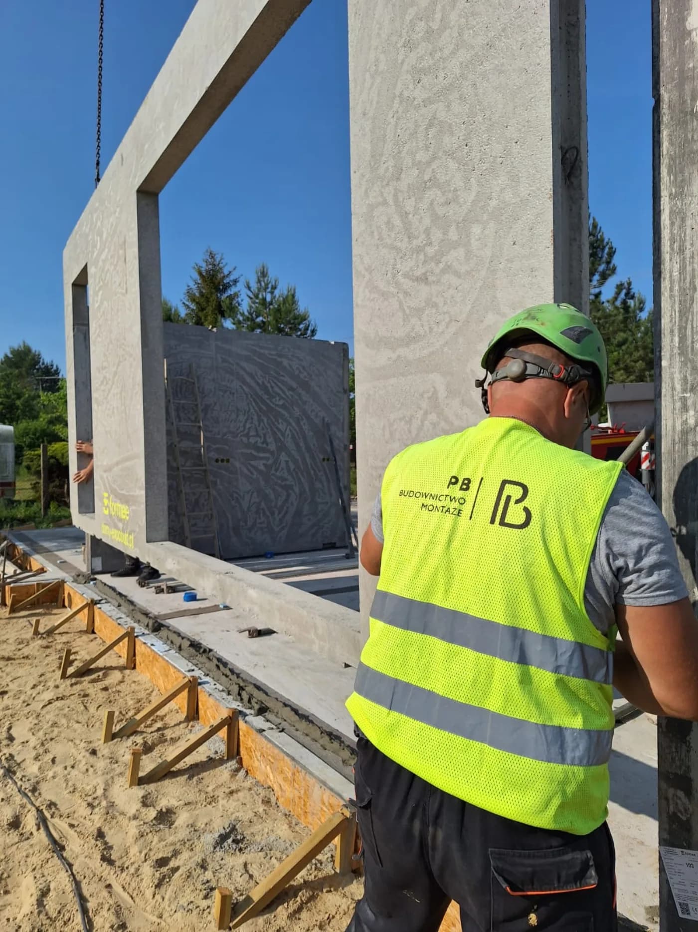 Dom jednorodzinny w Klęku — ściany prefabrykowane — Klęk