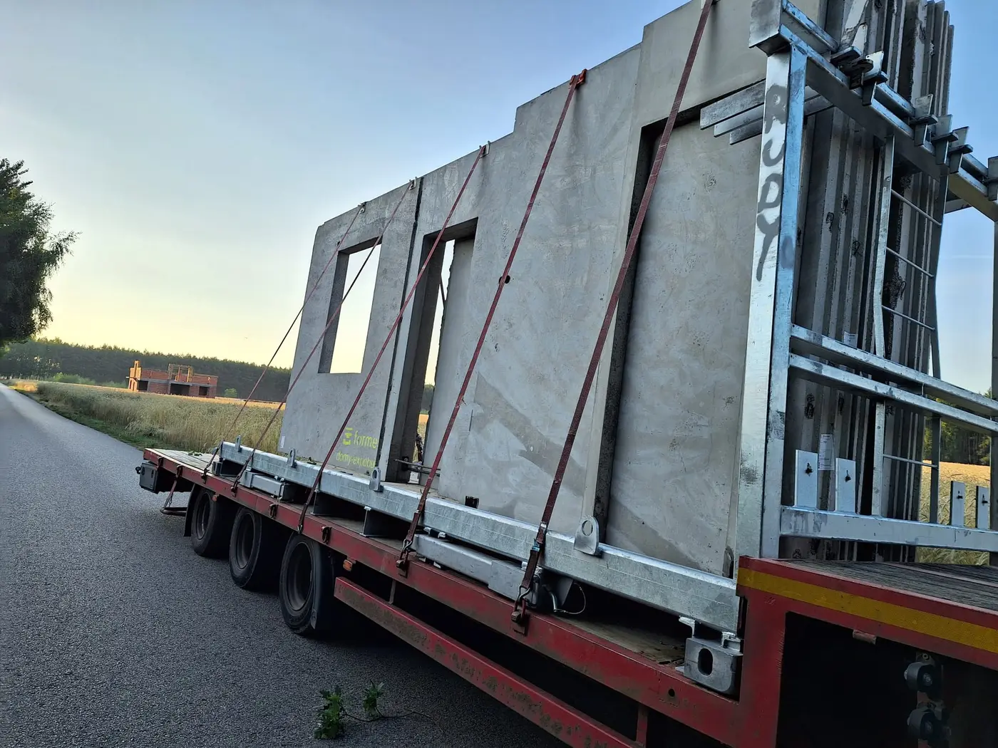 Dom parterowy pod Łowiczem z prefabrykatów — Łowicz