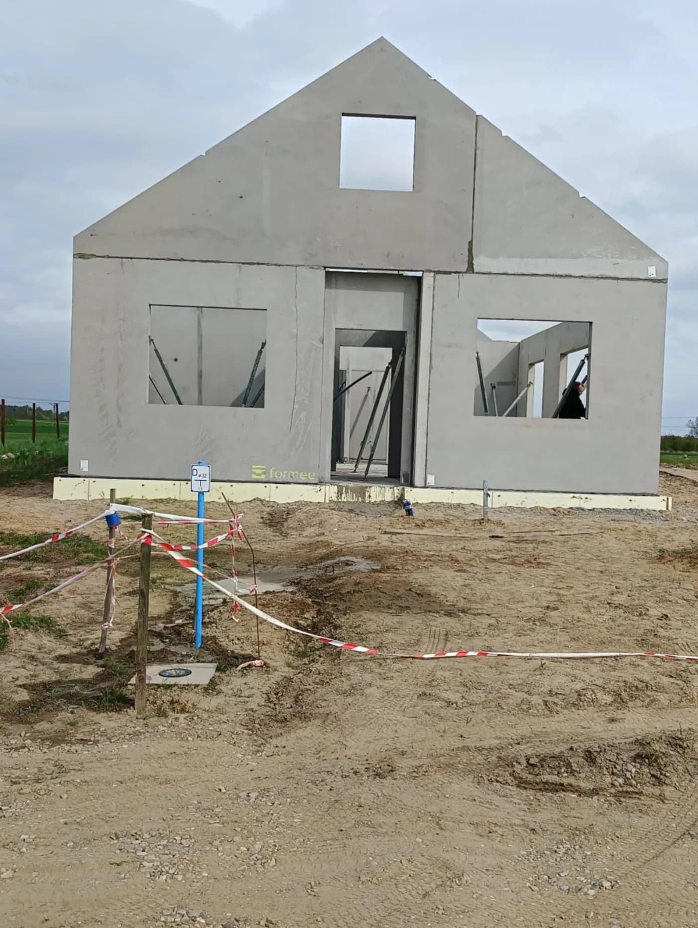 Dom jednorodzinny w Kłodawie — ściany prefabrykowane — Kłodawa