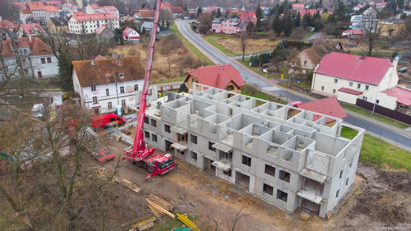 Budynek wielorodzinny w Chojnowie — ściany, stropy i balkony — Chojnów